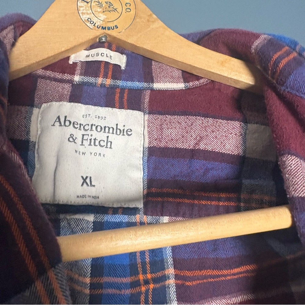 Abercrombie & Fitch Men’s XL Plaid Flannel Shirt Muscle Fit Burgundy Blue - Picture 2 of 6